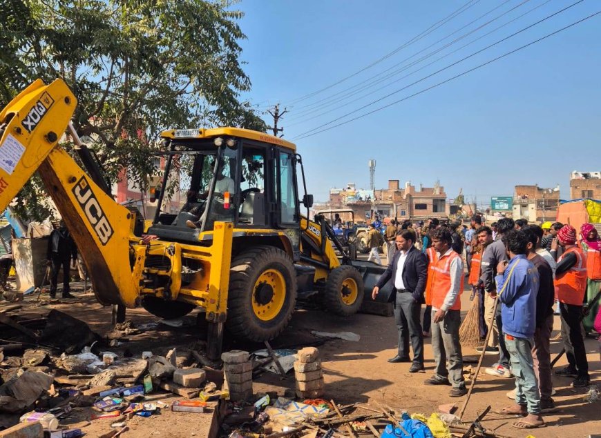 आरोन में वर्षों से जमे अतिक्रमण पर चला बुलडोजर