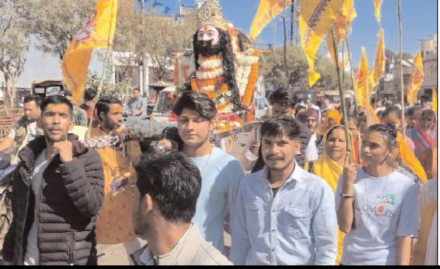 एकादशी के मौके पर खाटूश्याम मंदिर कुशमौदा तक झंडा यात्रा, श्रद्धालुओं ने लिया भाग